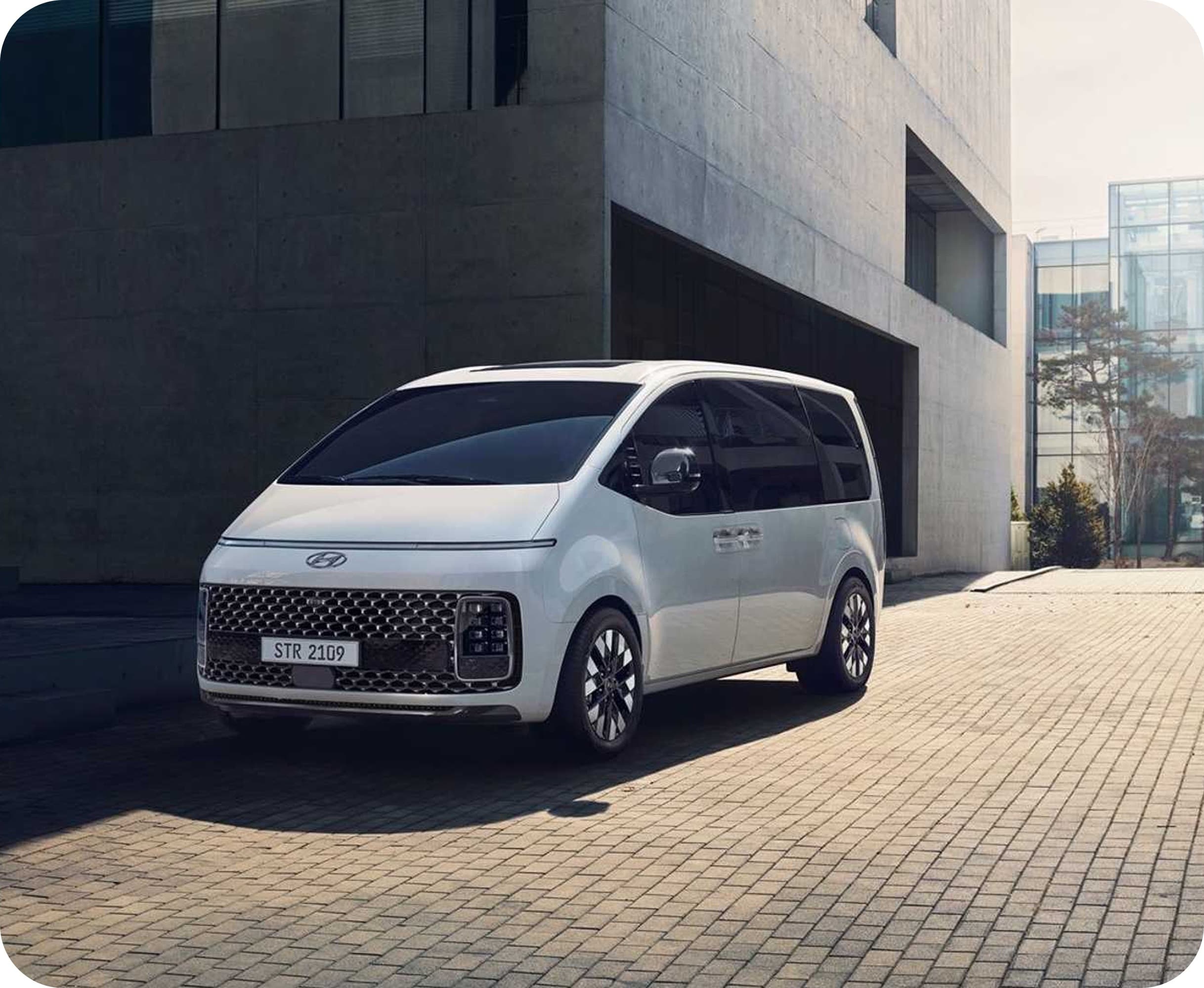 Küstenshuttle: Hyundai Staria – Van (bis 7–8 Personen) – Events & Gruppen.